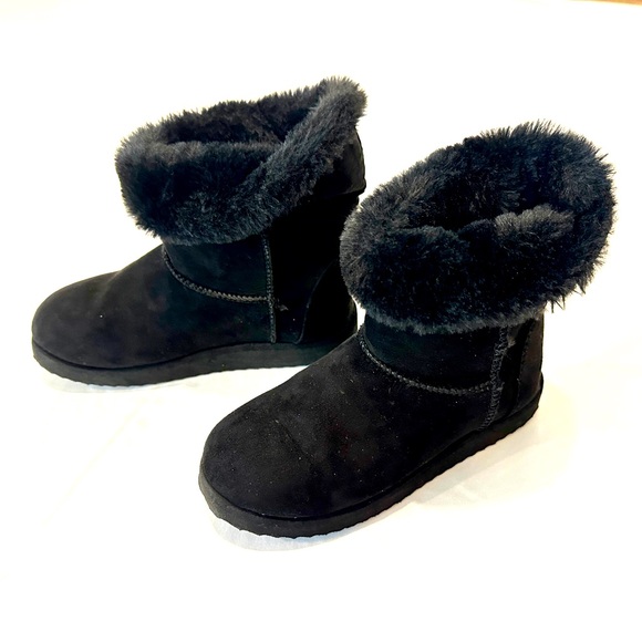 Girls Fuzzy Ankle Boots - Picture 1 of 11